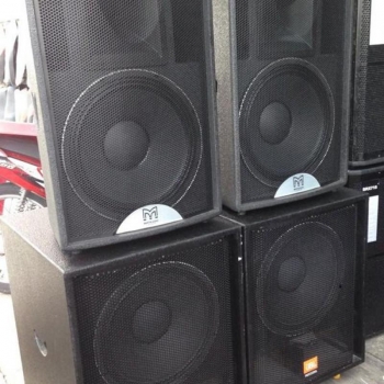 Giàn sân khấu hát với nhau